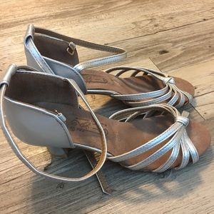 HEELED SANDALS METALLIC SILVER